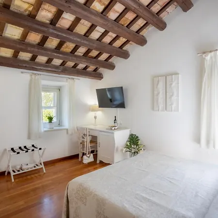 Lemarche Bed & Breakfast 5*