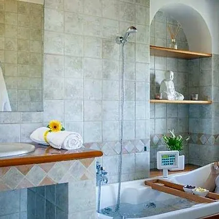Bed & Breakfast Lemarche 5*
