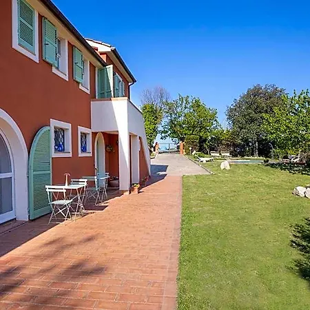 Bed & Breakfast Lemarche 5*